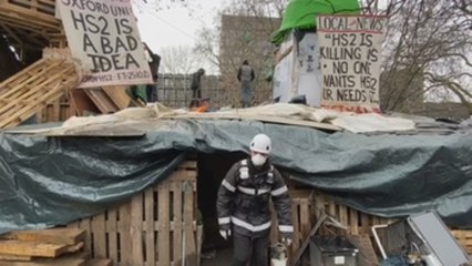 De un túnel a los árboles: así protestan contra la alta velocidad en Londres