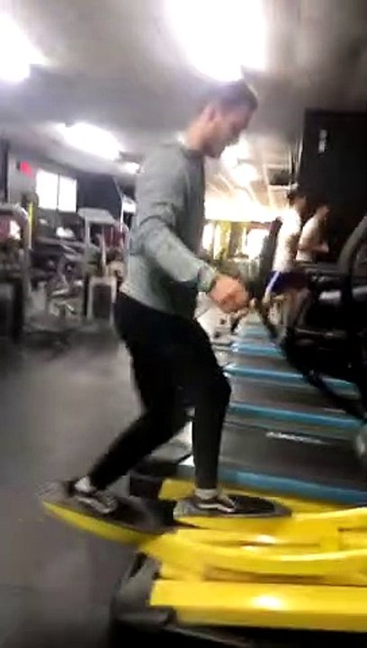 Dude Tests His Speed on Elliptical Machine