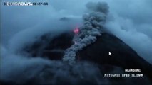 شاهد: جدول من الحمم يسيل من فوهة بركان ميرابي الإندونيسي