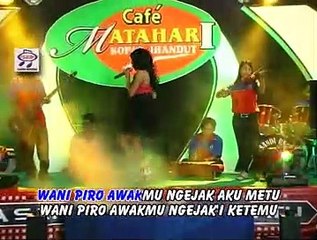 Elsa Safira - Wani Piro [Official Music Video]