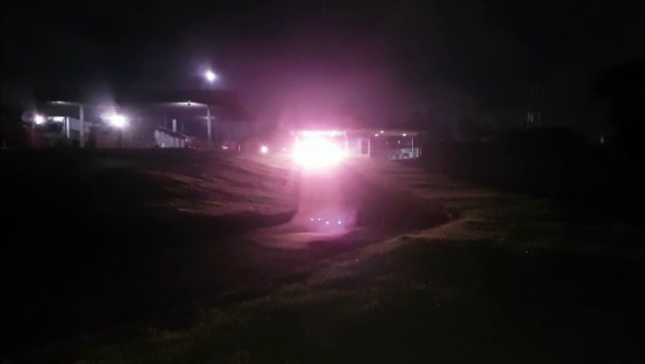 Homem ferido é socorrido pelo Siate nas dependências da Coopavel, às margens da BR-277