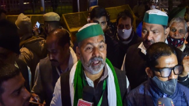 Power cut at farmers' camps: Here's what Tikait said