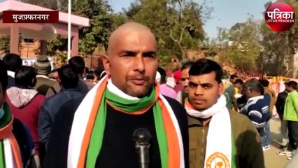 Tải video: किसान आंदोलन के खिलाफ सामूहिक मुंडन कराकर किया अनोखा प्रदर्शन