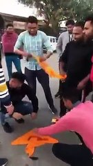 ਹਿੰਦੂਤਵੀਆਂ ਨੇ ਨਿਸ਼ਾਨ ਸਾਹਿਬ ਦੀ ਕੀਤੀ ਬੇਅਦਬੀ, ਅੱਗ ਲਾਈ ਅਤੇ  ਪੈਰਾਂ ਥੱਲੇ ਰੌਂਦਿਆ