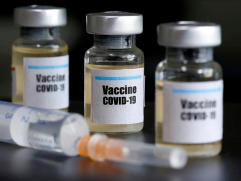 À Paris, 21 doses de vaccins jetées à la poubelle car il n’y a pas assez de patients