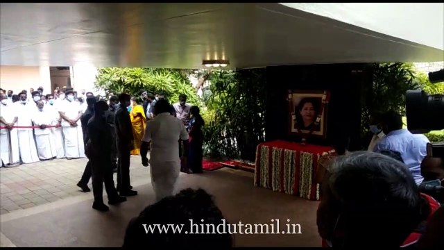 வேதா இல்லத்தை முதல்வர், துணை முதல்வர் திறந்து வைத்தனர்!