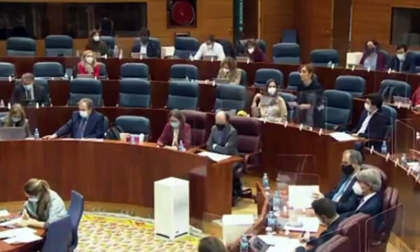 La diputada de Más Madrid, Mónica García, carga contra Ayuso y recuerda que los servicios públicos son los que garantizan la normalidad en una sociedad