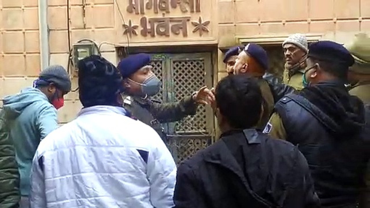 ग्वालियर के सराफा बाजार में छिपे थे यूपी के 3 बदमाश, पुलिस ने आंसू गैस के गोले छोड़ पकड़ा