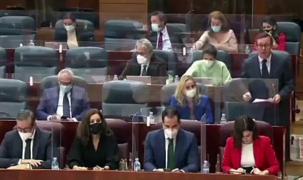 El PP ironiza con vacunar horchata o kalimotxo para defender el caos de vacunas en Madrid