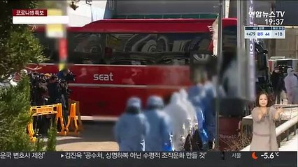 거리두기 발표 연기…이틀째 500명 안팎 신규확진