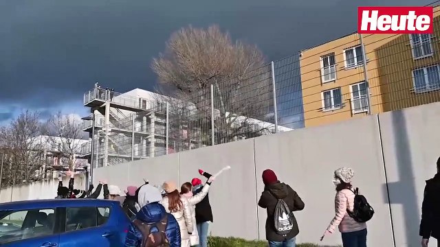 Schüler, Lehrer und Eltern gegen Abschiebung von Tina