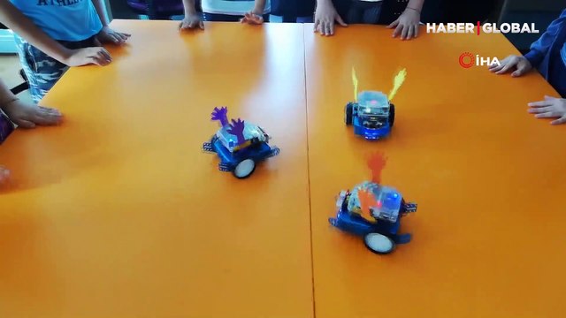 Çocuklar karşılıklı Erik Dalı oynayan robotlar tasarladı