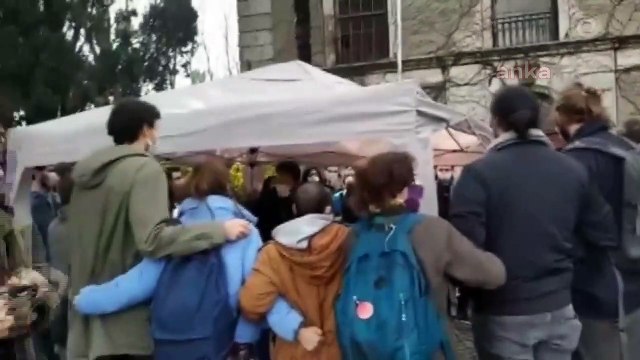 Boğaziçi Üniversitesi öğrencilerinin Güney Kampüse kurduğu direniş çadırı güvenlik görevlileri tarafından kaldırılmaya çalışıldı.