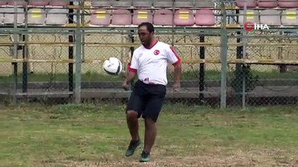 Yangında ellerini ve yüzünü kaybetti ama yılmadı! Gol makinesi oldu