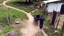 Hazañas Maestras: el profesor que enseña con moto y un parlante en Huila