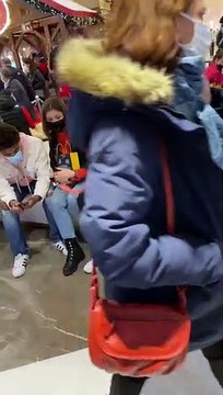 Avec lui le port du masque est respecté partout où il passe... tellement drôle