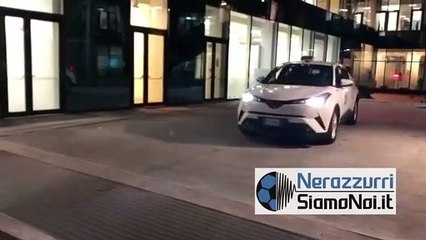 Agenti di Lautaro escono in taxi dalla sede