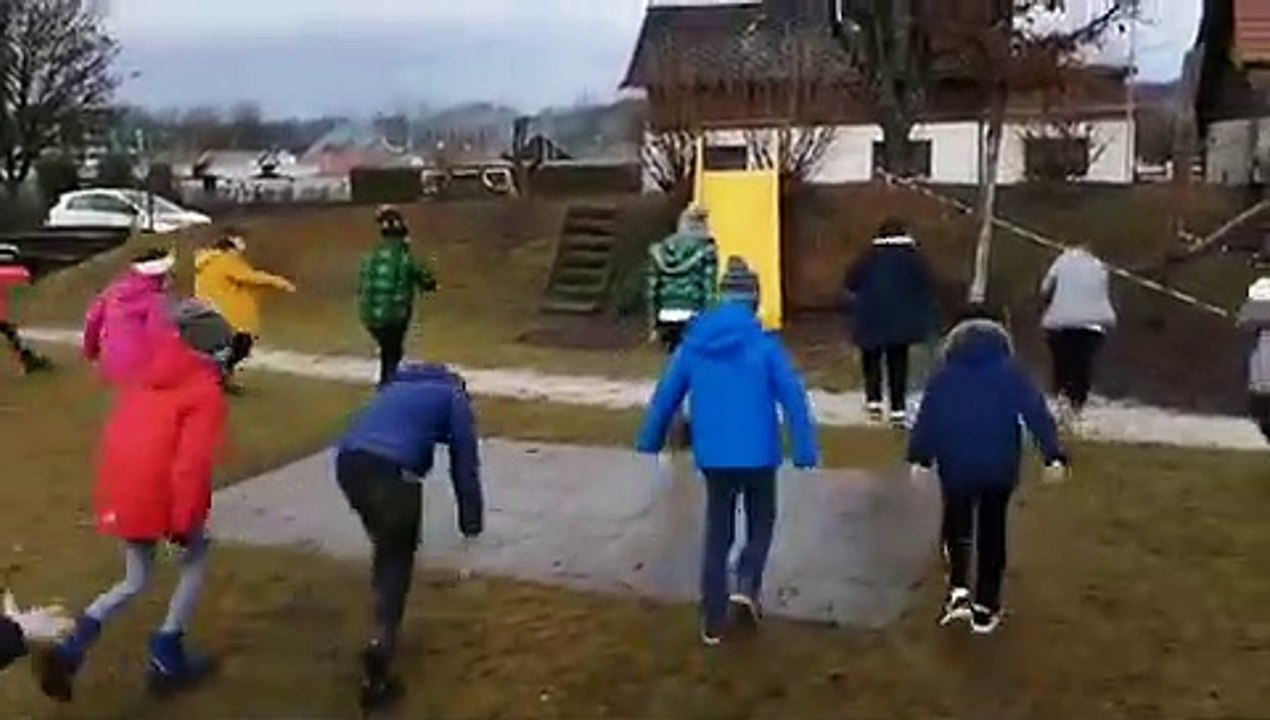 Die 4a der VS Laab tanzt