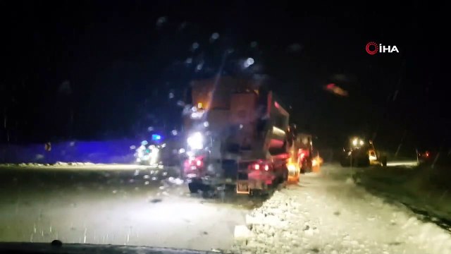 Kop Dağı Geçidi'nde kar yağışı ve sis etkili oluyor