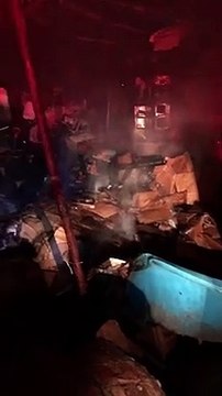 O Corpo de Bombeiros Militar do DF apagou o incêndio em galpão de materiais recicláveis