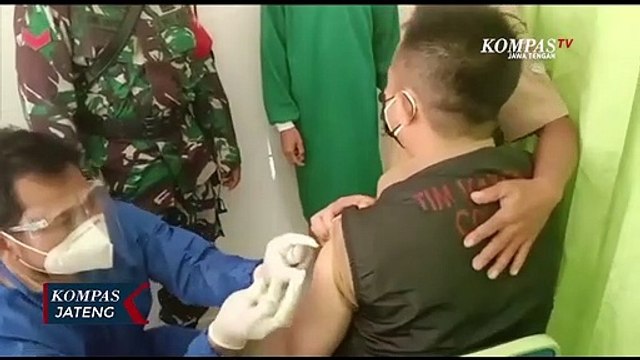 Demi Divaksinasi, Melawan Takut Jarum Suntik