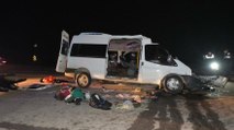 Bandırma'da işçi taşıyan minibüs ile TIR çarpıştı: 3 ölü, 9 yaralı
