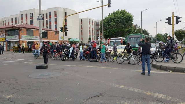 Comerciantes protestan en varias zonas de Bogotá por nuevas restricciones