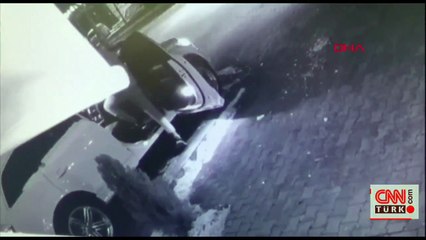 Dakikalar içinde 2 cipi çaldılar