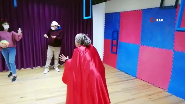 Tiyatro oyunları evlere taşındı: Gösterimler dijital ortamda