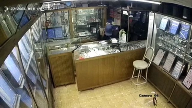 Graban a dos ladrones vaciando una joyería en seis minutos en pleno centro de Los Mochis