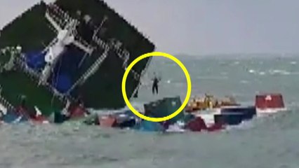 풍랑 속 화물선 침몰로 1명 실종...긴박했던 구조 현장 / YTN