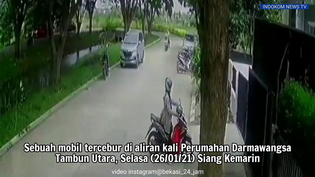 Hilang Kendali Mobil Kecebur Kekali