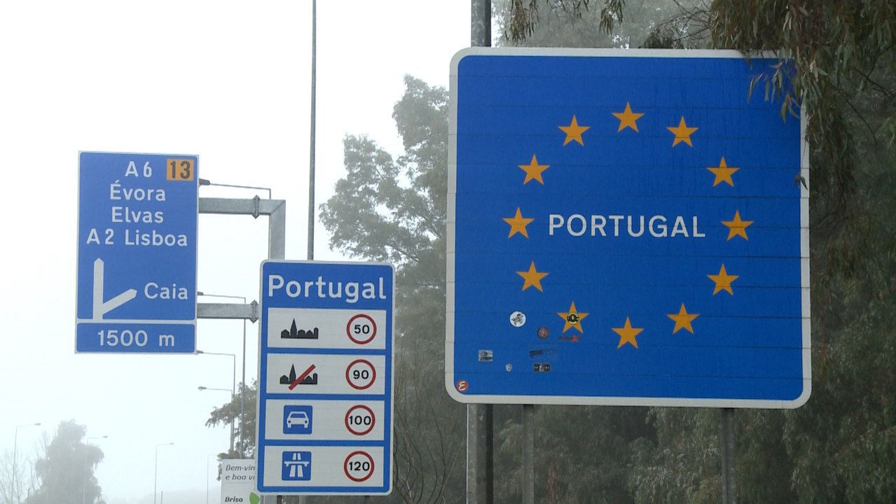 Portugal cierra su frontera con España durante...
