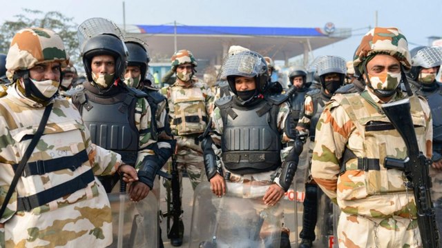 Police lathicharge during clash at Singhu Border