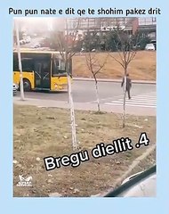 Ndodh edhe Kjo në Kosovë qytetari bënë Pompa Para autobusit në Prishtinë (video)