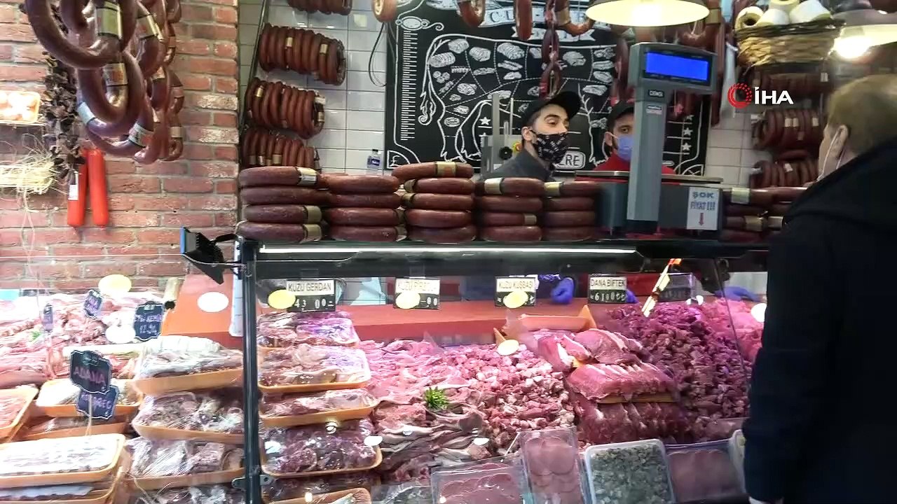 Kısıtlama öncesi kasaplarda et kuyruğu