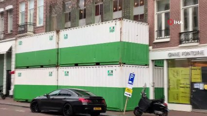 - Amsterdam'da ünlü mağazalardan yağmalara karşı beton ve tahta plakalı önlem