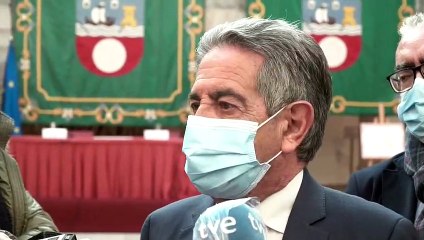 Revilla descarta cesar al consejero de Sanidad por la campaña de vacunación: "Lo está haciendo bien y sería injusto"