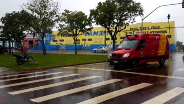 Mulher fica ferida em acidente de trânsito na Av. Tancredo Neves