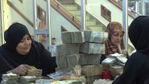 متجاوزا حاجز 800 ريال لكل دولار.. الريال اليمني يعاود تراجعه أمام العملات الأجنبية