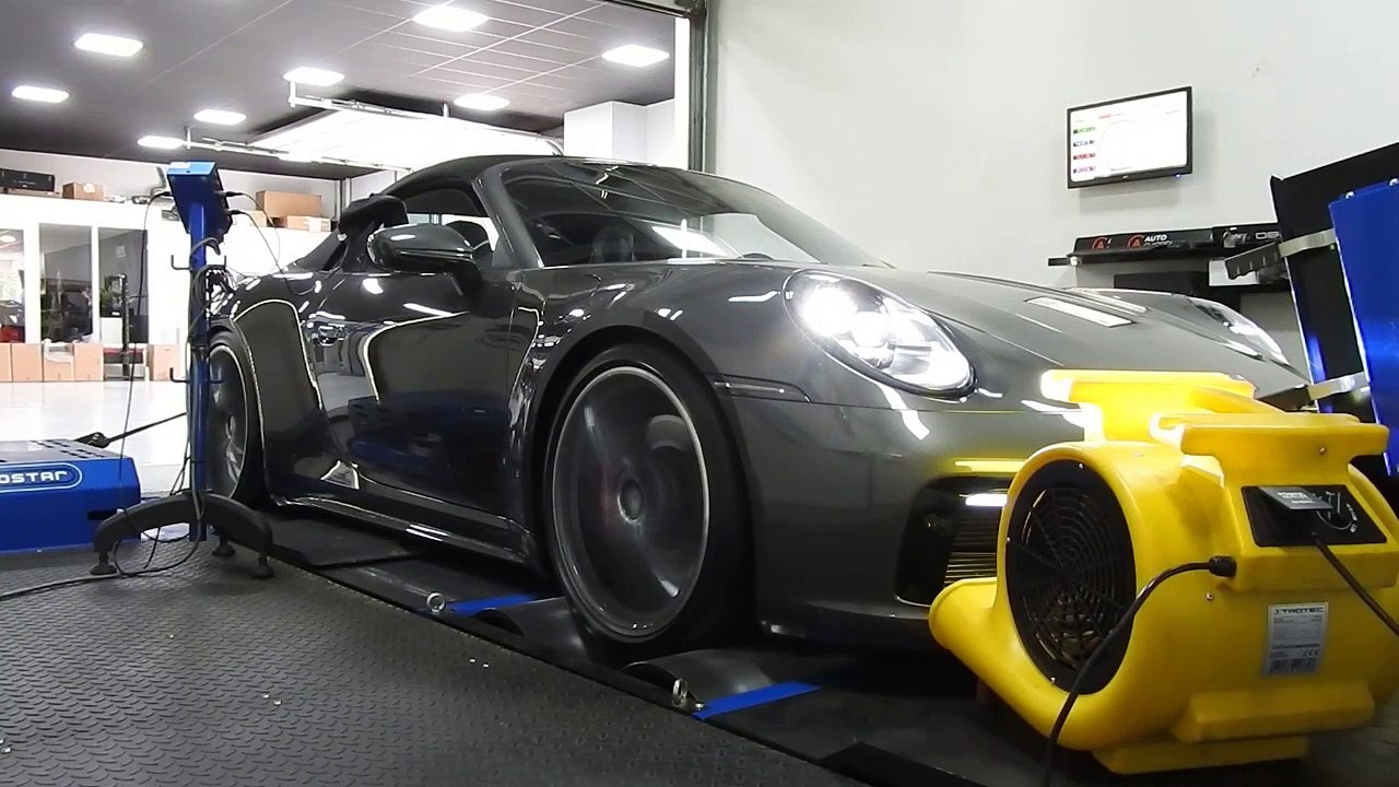 Porsche 911 992 Carrera S 3.0 with Akrapovic exhaust