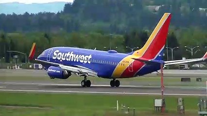 Southwest Airlines Landing Portland Airport (PDX)