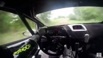 Vivez une course de rallye depuis l'intérieur de la voiture... Impressionnant