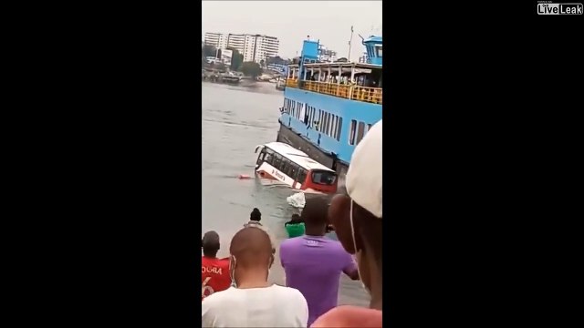 Ce bus a raté l'embarquement...