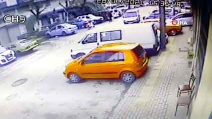 İhbara gelen polis ekibi silahlı saldırı kamerada