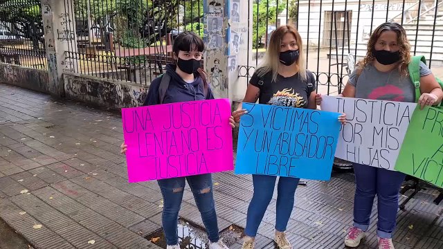 Berisso - reclaman que la Justicia avance en investigar un presunto abuso a sus hijas