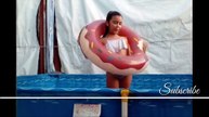 Jogando en la piscina
