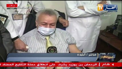 مدير الصحة بالبليدة يتلقى أول جرعة من لقاح كورونا