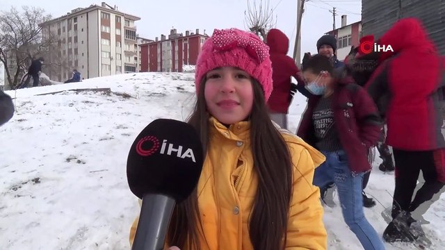 Naylon Poşet ve Tepsiler Eğlenceleri Oldu