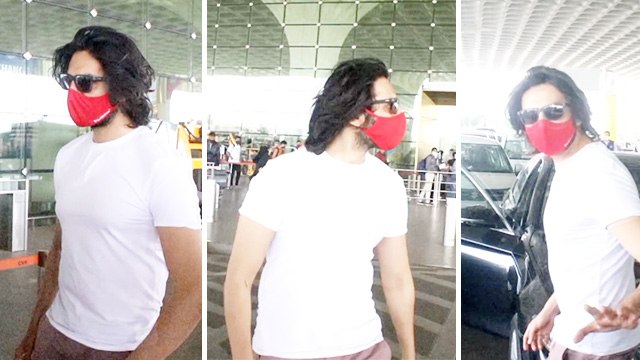 Kartik Aaryan At Airport Departure Proving A Basic Outfit Never Goes Out Of Fashion